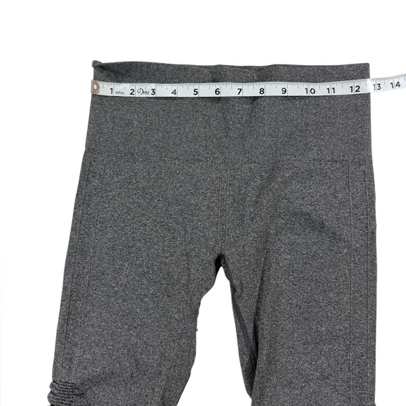 Bundle of 2 Cropped Leggings SzSm Black Gray Rouched Side Hem - Picture 8 of 14